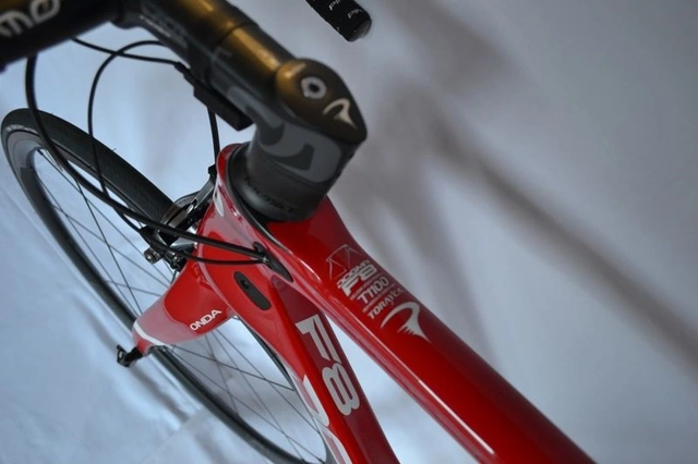 Pinarello Dogma F8 landeveissykkel Racing geometri, Dura Ace Di2 